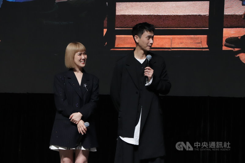 台灣文策院18日在香港國際影視展（FILMART）舉行「星光發布會」，推介台灣影視作品，圖為參加發布會的電影「我親愛的怪孩子」演員劉冠廷（右）和孫可芳。中央社記者張謙香港攝　115年3月18日