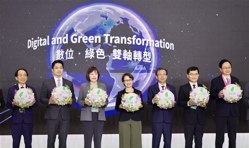 2026智慧城市展暨淨零城市展聯合開幕暨頒獎典禮17日在南港展覽館舉行。
