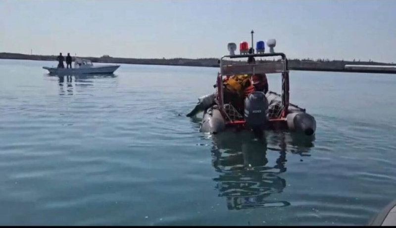 澎湖一名鄭姓婦人18日凌晨前往中屯海域照海未歸，澎湖警消、岸巡展開搜索，尋獲時已呈現OHCA狀態，緊急送醫搶救。（澎湖消防局提供） 中央社  115年3月18日