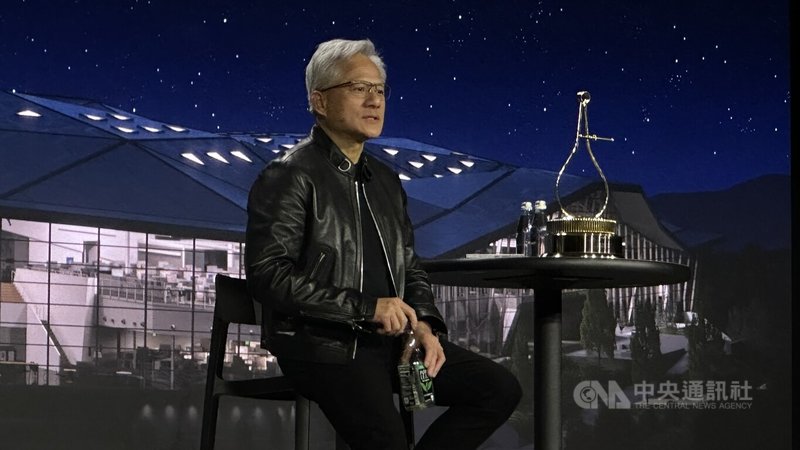 輝達執行長黃仁勳在GTC大會記者會上被問到全球製造產能問題時表示，推論轉折點到來，需要極大製造產能。中央社記者張欣瑜聖荷西攝 115年3月18日
