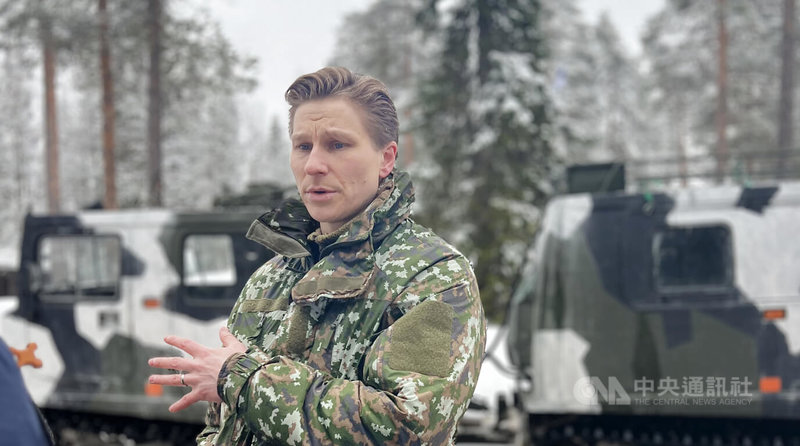 芬蘭國防部長哈卡寧在芬蘭羅瓦耶爾維的「極寒回應26」演習區接受媒體採訪。中央社記者巫祈麟羅瓦耶爾維攝　115年3月18日