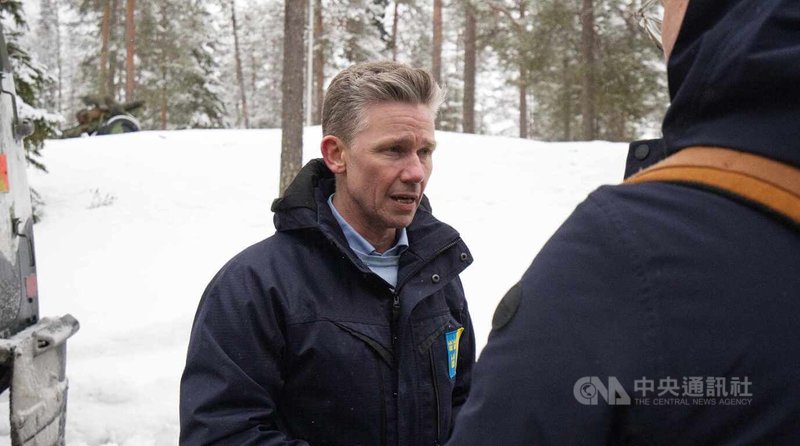 瑞典國防部長約松在芬蘭羅瓦耶爾維參加「極寒回應26」演習區接受媒體採訪。中央社記者巫祈麟羅瓦耶爾維攝  115年3月18日