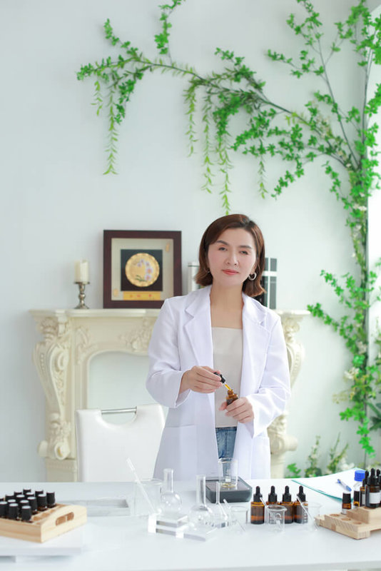 全球首名師承法國格拉斯香水學院GIP視障調香師劉禎祥（圖），打造太陽餅香水，讓世界聞到台灣的「人情味」，用一支香氛說這片土地的故事。 （劉禎祥提供） 中央社記者陳婕翎傳真 115年3月18日