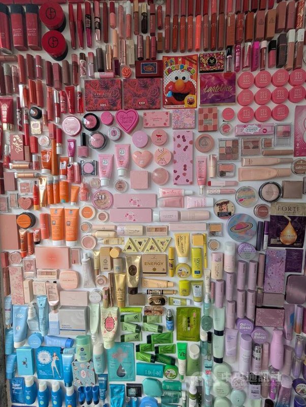 有環團倡議可回收化妝品，處理後再轉手給其他消費者以避免浪費。不過有學者提醒，在不確定保存、使用狀況等情況下，貿然使用二手品恐引發過敏或皮膚問題，易引發糾紛或爭議。中央社記者張雄風攝　115年3月18日