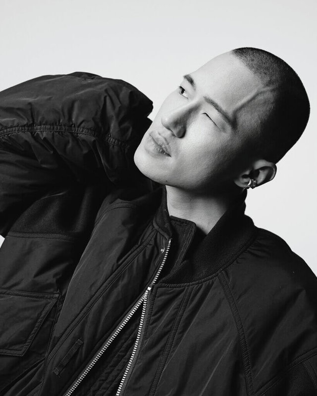 金曲最佳新人得主someshiit 山姆（圖）將過往作品重製成EP「那些」，期待把過往自卑的心情轉化為音樂能量，也和過去沒自信的自己和解。（someshiit 山姆提供）中央社記者王心妤傳真　115年3月18日