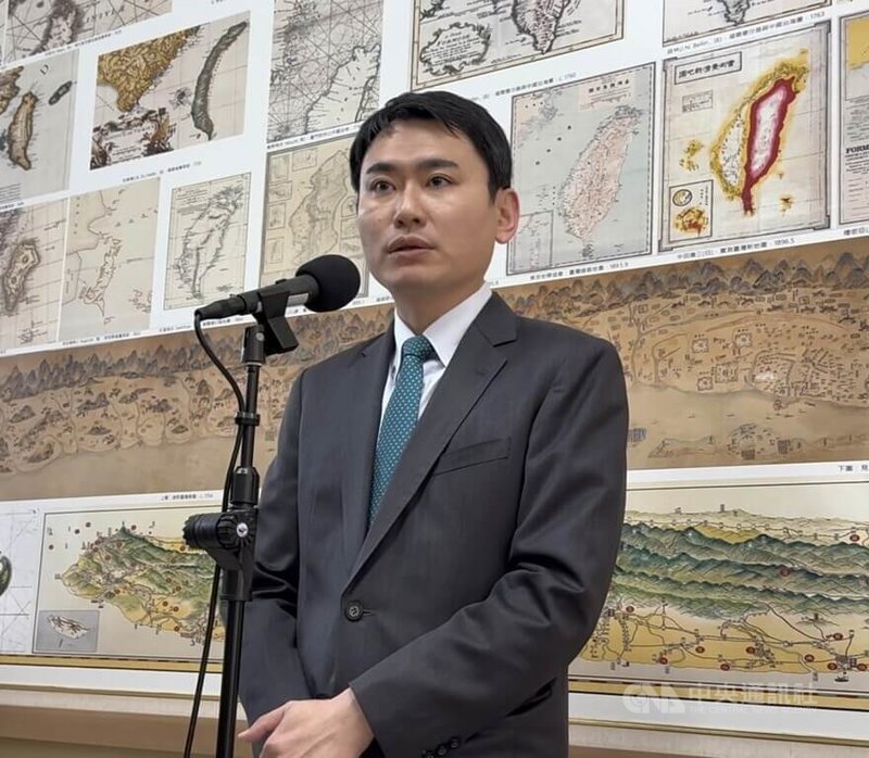 立法院外交及國防委員會召委、民進黨立委陳冠廷18日在立法院受訪表示，立法院外交及國防委員會下週將排審行政院與藍白黨團所提國防特別條例版本，也會請國防部全面溝通。中央社記者王揚宇攝 115年3月18日