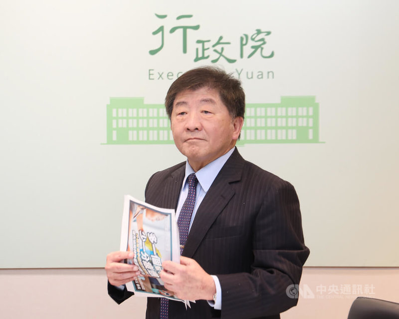 行政院政務委員陳時中（圖）18日表示，政院已決定拍板放寬，未來只要家中有1名未滿12歲兒童就能申請外籍幫傭，但須繳納就業安定費新台幣5000元，4月13日開放申請。中央社記者張新偉攝　115年3月18日