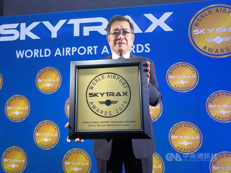 有「國際航空界奧斯卡」之稱的「全球機場獎」18日在倫敦頒獎，桃園國際機場蟬聯「全球最佳行李運送」冠軍，董事長楊偉甫告訴中央社，這是台灣在國際上發光發熱、展現美好一面。中央社記者陳韻聿倫敦攝　115年3月19日