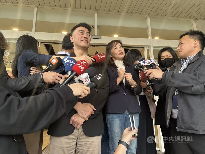 國民黨主席鄭麗文19日與國民黨立法院黨團餐敘，文傳會主委尹乃菁（右）說，黨中央會與黨團維持好的合作默契，同時出擊。中央社記者劉冠廷攝 115年3月19日