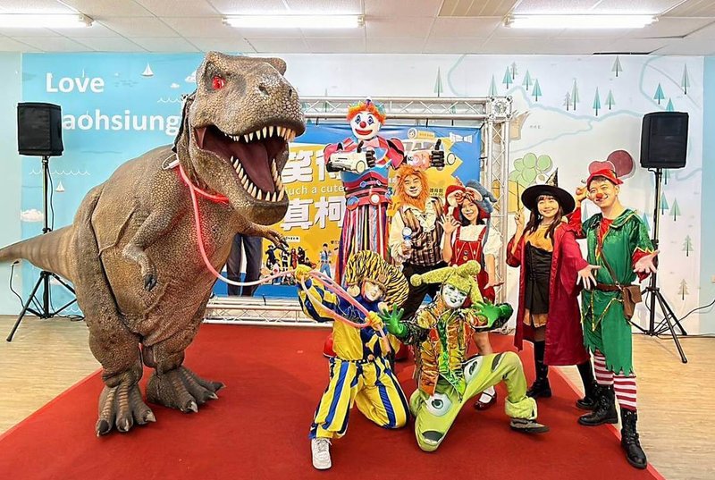 國民黨高雄市長參選人柯志恩19日在國民黨高雄市黨部舉辦「笑得真柯愛」兒童節記者會，邀請表演團體演出暖場。（柯志恩服務團隊提供）中央社記者林巧璉傳真　115年3月19日