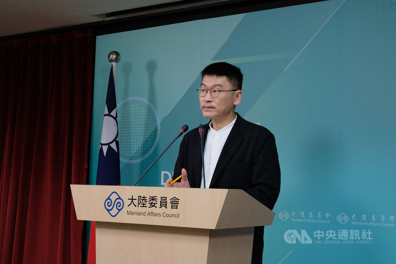 陸委會副主委兼發言人梁文傑19日在例行記者會上表示，中華文化總會舊名稱在海外易被認為是中國代表團，因此改名有其必要，至於國台辦的批評，「那是他們的事」。中央社記者廖文綺攝　115年3月19日