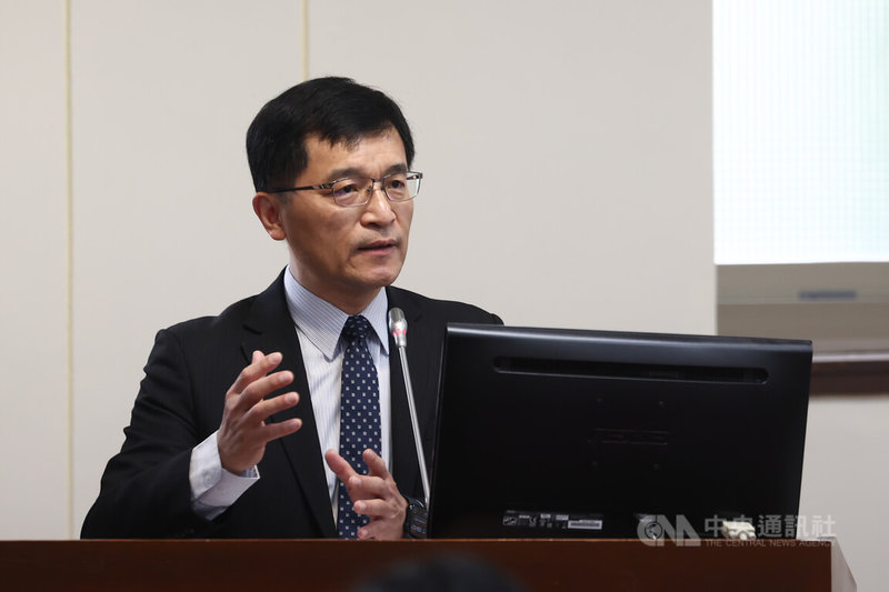 中國國台辦18日表示，和平統一兩岸互聯互通，滿格電力足以滿足台灣企業用電需求，對此經濟部次長何晉滄（圖）19日在立法院答詢立委時表示，這屬於認知作戰一部分，台灣在能源方面已做足準備，有安全存量，一定會確保能源供應無虞。中央社記者王騰毅攝　115年3月19日