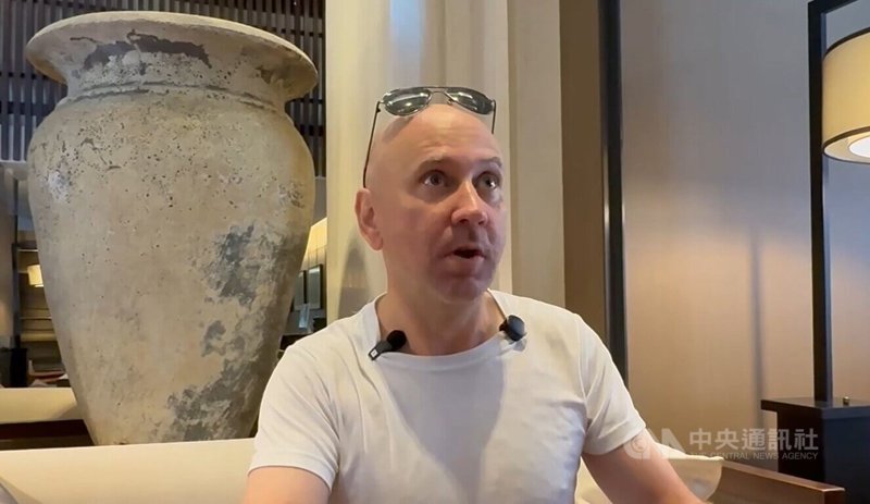 美國職棒大聯盟（MLB）堪薩斯市皇家隊球探雷森（Nathan D. Miller）（圖），18日下午在台東海濱公園看到婦女落海，奮不顧身跳入海裡搶救。他19日接受訪問時說，自己怕水不會游泳，也有兒女，但婦女情況危險，因此他要小心。中央社記者盧太城台東攝　115年3月19日