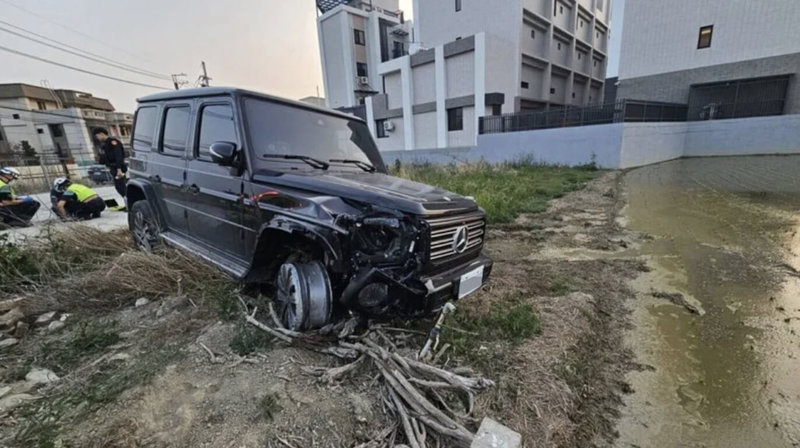 江姓男子18日駕車行經國道中山高彰化路段時，車輛因爆胎左右晃動；下交流道進入彰化市區，警方獲報循線逮捕江男，進行酒測後發現嚴重超標，依刑法公共危險罪嫌移送偵辦。（民眾提供）中央社記者吳哲豪傳真　115年3月19日