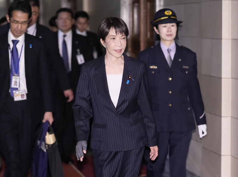 日本首相高市早苗（前）。（共同社）