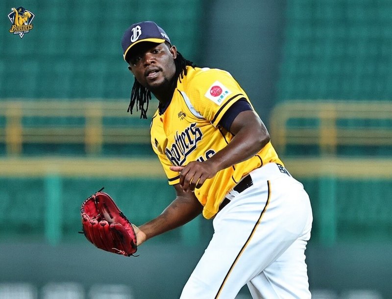 中華職棒官辦熱身賽20日由中信兄弟隊與台鋼雄鷹隊交手，兄弟洋投德保拉（圖）傷癒復出，先發重返投手丘。（中信兄弟隊提供）中央社記者蘇志畬傳真　115年3月20日