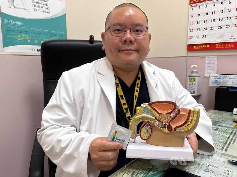 李綜合醫院泌尿科主治醫師黃品叡20日表示，菜花潛伏期平均約2至3個月，感染初期沒有病症，病毒仍具傳染力，患處不痛、不癢常被忽略；共用浴室也可能會傳染。中央社記者趙麗妍攝　115年3月20日