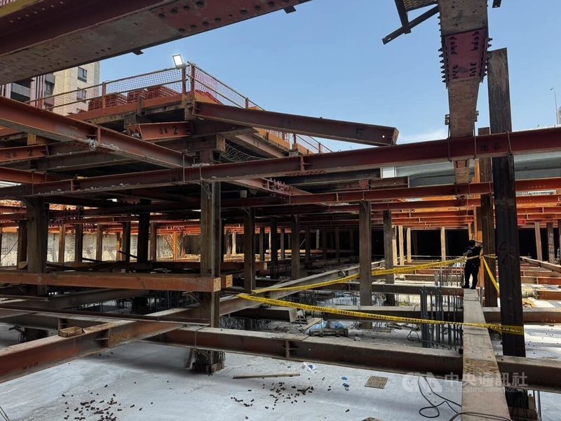 新北市新莊區新北大道一處工地20日上午發生工安意外，1名工人遭斷裂彈出的鋼筋擊中，傷勢嚴重，送醫不治。（翻攝照片）中央社記者曹亞沿傳真　115年3月20日