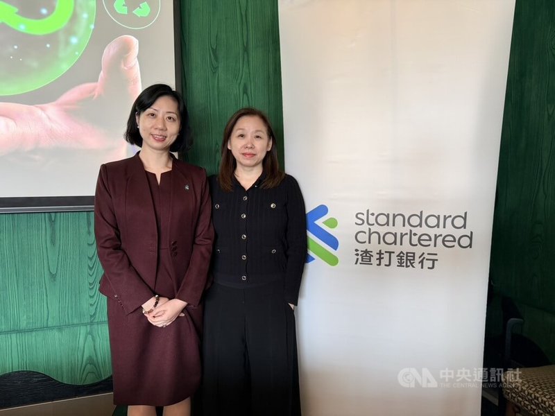 渣打銀行20日舉行「2026循環經濟金融驅動力報告」發布記者會，圖為渣打集團大中華及北亞區永續金融主管甘露穎（左）、渣打銀行企業暨投資銀行事業總處負責人朱佳玲（右）。中央社記者呂晏慈攝　115年3月20日