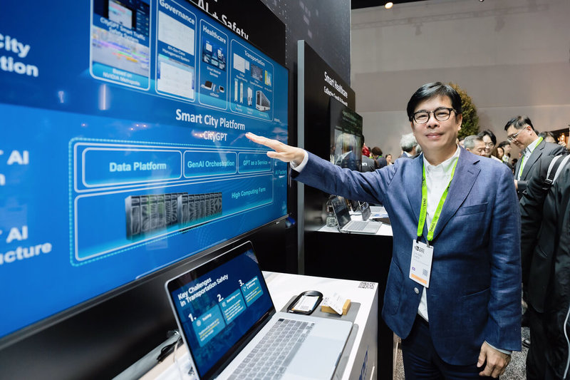 高雄市長陳其邁（前）11日到18日率團出訪美國，行程橫跨亞利桑那州及加州矽谷，聚焦半導體與人工智慧（AI）發展。（高雄市政府提供）中央社記者林巧璉傳真　115年3月20日