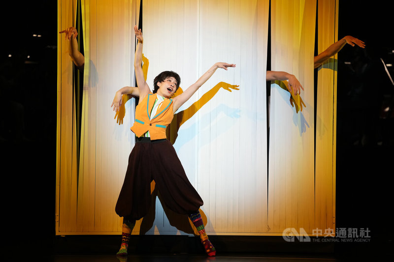 NSO國家交響樂團攜手舞蹈空間舞團共同打造「彼得與狼的奇幻冒險」音樂會，以音樂、舞蹈交織的跨界形式，重新演繹普羅科菲夫兩部經典之作D大調第一號交響曲「古典」與「彼得與狼」，舞者們20日下午在台北表演藝術中心彩排。中央社記者徐肇昌攝　115年3月20日