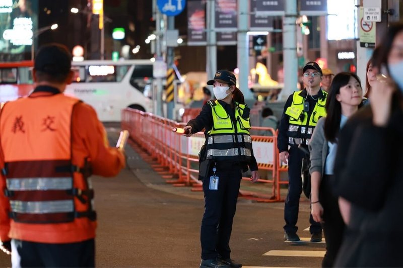 行政院日前核定修正「警察人員警勤加給表」，調升刑事加成及勤務繁重加成。台北市警察局20日表示，勤務繁重加成增加約新台幣2910元，刑事加成提高約1940元，回溯至3月1日生效。圖為北市警於大型活動現場執勤情形。（警方提供）中央社記者劉建邦傳真　115年3月20日
