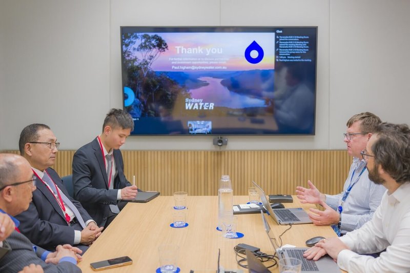 新北市政參訪團20日拜會澳洲雪梨水務機構，交流新北水資源治理經驗，並借鏡當地多元水源管理作法，未來盼持續深化交流，促進水務治理升級。左2為新北市長侯友宜。（新北市政府提供）中央社記者黃旭昇傳真　115年3月20日