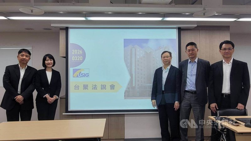 台聚集團旗下台聚、亞聚20日舉行聯合法人說明會，台聚暨亞聚總經理吳培基（右2）率2家公司團隊合影。中央社記者曾仁凱攝　115年3月20日