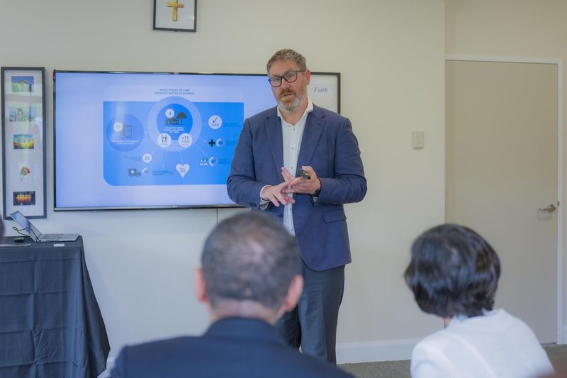 新北市政府參訪團21日參訪澳洲雪梨長照機構，聽取人員簡報，盼透過國際交流，學習先進國家的照護理念與制度設計、實務經驗，尋求最適合台灣的長照模式，持續精進長照服務品質。（新北市新聞局提供）中央社記者黃旭昇傳真　115年3月21日