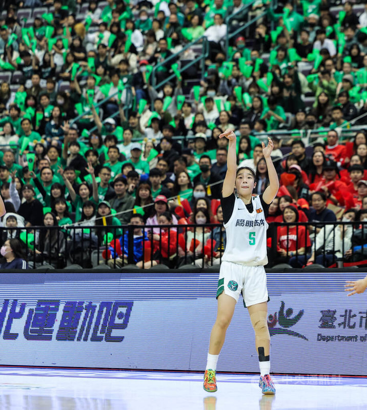 114學年度高中籃球聯賽（HBL）女子甲級準決賽21日在台北小巨蛋開打，陽明高中4強戰對決南山高中，靠著蘇衡（圖）繳出10分、10籃板、11助攻的「大三元」佳績，率隊挺進冠軍戰。中央社記者翁睿坤攝　115年3月21日