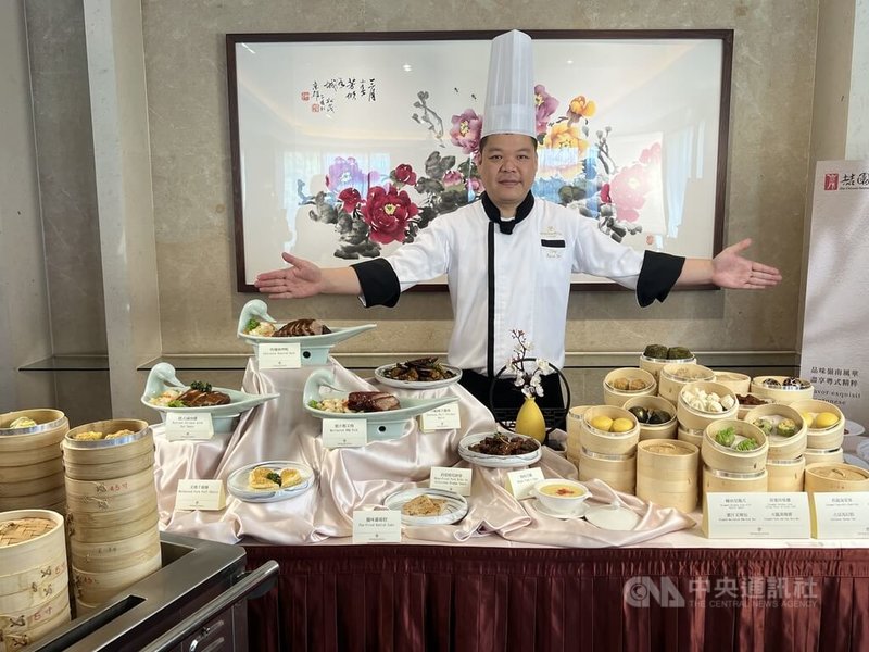 迎接春暖花開時節到來及清明節連假將屆，台中市多家餐飲及飯店業者宣布春日饗宴開跑，有飯店業者4月起將推出平日港式下午茶吃到飽，提供手作港點。中央社記者郝雪卿攝 115年3月22日