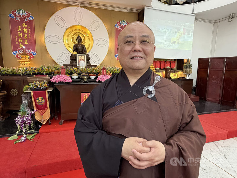 佛光山開山祖師星雲大師靈骨分燈五大洲,佛光山印度沙彌學園主任慧顯法師表示,星雲大師生前重視教育的理念與態度讓人敬佩,也成為大家學習的榜樣。中央社記者李晉緯新德里攝 115年3月22日