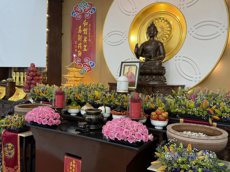 佛光山開山祖師星雲大師靈骨(如圖)分燈五大洲,象徵其「人間佛教」遍及世界各地。中央社記者李晉緯新德里攝 115年3月22日