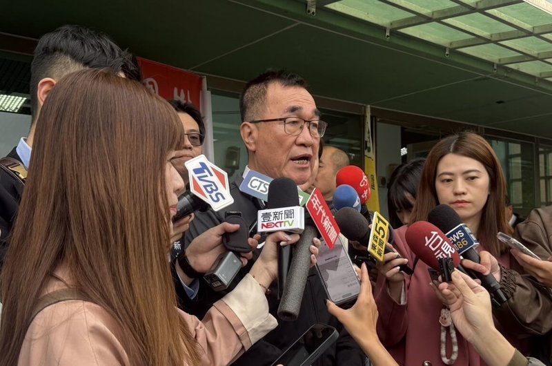 國民黨新北市長參選人李四川(右2)針對核電是否重啟議題表示,供電的穩定,絕對是全國所有百工百業,包括所有家庭的期望,但要不要用核電,第一個考慮還是在安全。(李四川競辦提供)中央社記者王鴻國傳真 115年3月22日