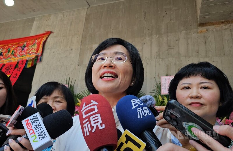 民進黨新北市長參選人蘇巧慧（右2）針對核電是否重啟議題表示，「這個問題，我們嚴肅地說，我們從來沒有反對未來如果有核能安全，又能夠解決核廢料處理的新核能技術。」中央社記者王鴻國攝　115年3月22日