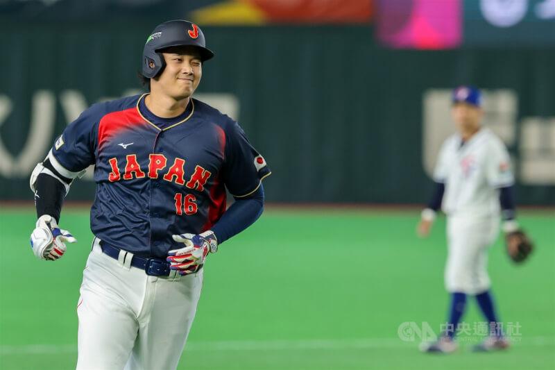 日本名將大谷翔平在WBC對台灣敲出滿貫砲，該件球衣的競標價已站上20萬210美元（約新台幣645萬元）。（中央社檔案照片）