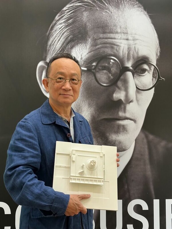 74歲的留法建築師林貴榮（圖）認為，「現代建築之父」柯比意是他理性的根基，韓團BLACKPINK是他晚年最浪漫的粉紅冒險。（林貴榮提供） 中央社記者陳婕翎傳真　115年3月22日