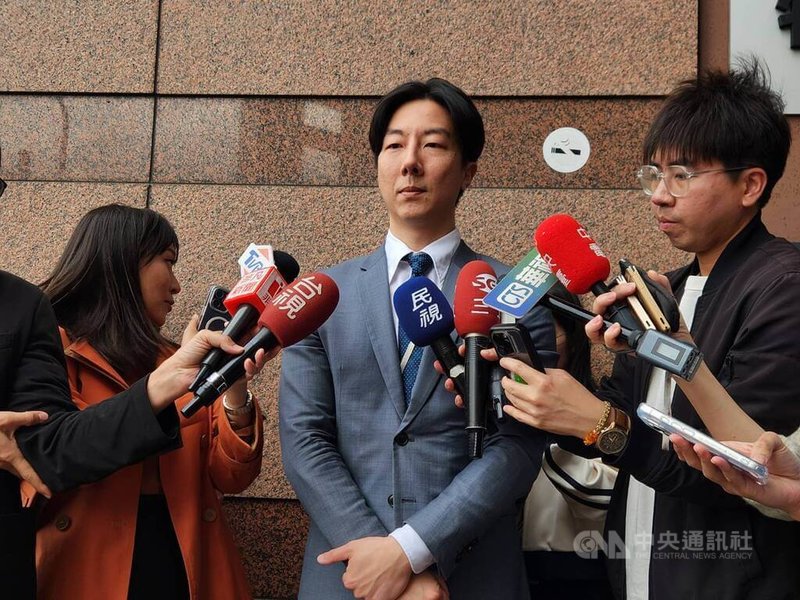 民進黨發言人吳崢（中）23日轉述選對會開會結果。中央社記者葉素萍攝　115年3月23日