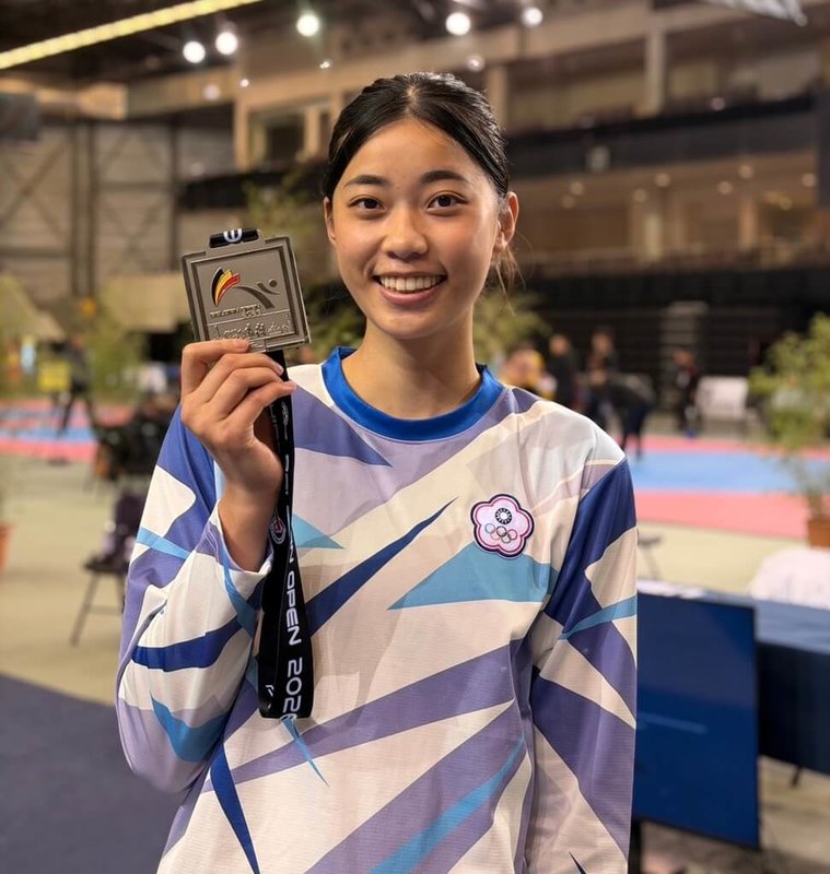 在隆默爾舉行的跆拳道比利時公開賽，台灣女將羅嘉翎（圖）22日在女子62公斤級摘銀，同時是巴黎奧運後首度站上國際賽頒獎台，顯示狀態漸入佳境。（劉聰達提供）中央社記者陳容琛傳真　115年3月23日