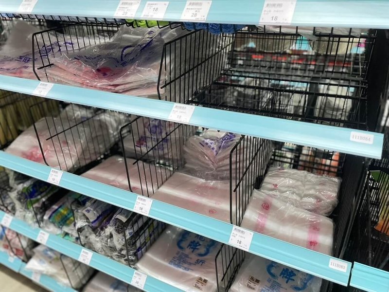 五金零售通路商振宇五金表示，民生常見的塑膠袋、吸管，到五金通路中的塑膠水管、PVC水管等用品，近期原料端漲幅約達20%至30%，帶動整體採購成本明顯上升。（振宇五金提供）中央社記者江明晏傳真　115年3月24日