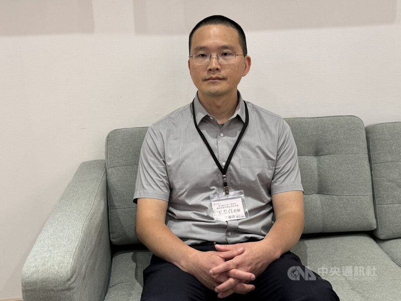 曾任職精神科的護理師王素貞，在兒子（圖）記憶中是個浪漫又充滿包容心的媽媽，決定捐大體，「這不僅是為了醫學教育，更是她一生樂於助人精神的延續。」中央社記者沈佩瑤攝　115年3月24日