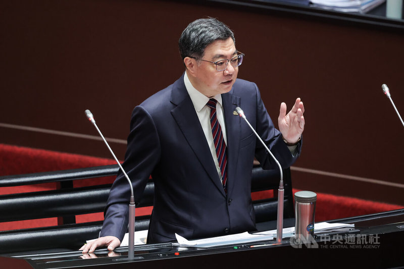 立法院會24日續對行政院長卓榮泰提出施政方針及施政報告繼續質詢，卓榮泰（圖）列席備詢，回應國民黨立委萬美玲詢問有關核能政策議題。 中央社記者翁睿坤攝　115年3月24日