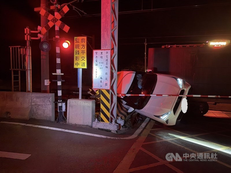 新埔站長早退駕車闖平交道肇事。（中央社檔案照片）