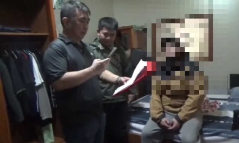 曾任電信公司外包人員的張姓男子，涉嫌侵入新竹市大樓盜取住戶市內電話號碼，再提供中國詐騙集團申請LINE帳號，22日遭台南市警方拘提到案，依加重詐欺、恐嚇取財、竊盜、電信及毒品等罪嫌移送新竹地檢署偵辦。（台南市警察局提供）中央社記者張榮祥台南傳真　115年3月24日