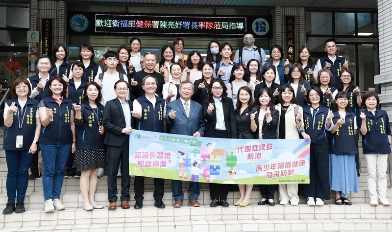 衛生福利部中央健康保險署長陳亮妤（前左7）24日前往南投縣衛生局進行業務交流，南投縣副縣長王瑞德（前左6）也出席接待。（南投縣政府提供）中央社記者蕭博陽南投縣傳真　115年3月24日