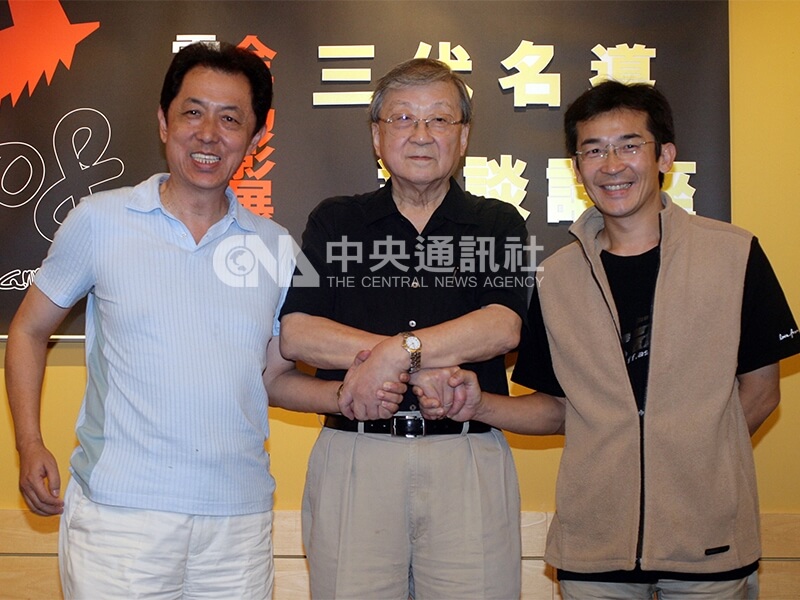 金馬影展主題「電影全世代」，舉辦台灣三代名導對談講座，邀請導演李行（中）、朱延平（左）、魏德聖（右）3人參與座談。中央社記者張皓安攝 97年10月29日