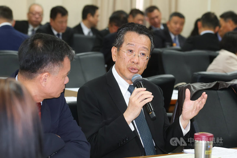 立法院外交及國防委員會、財政委員會聯席會議，25日併案審查國防特別條例草案，國防部長顧立雄（前右）列席備詢說明。中央社記者謝佳璋攝  115年3月25日