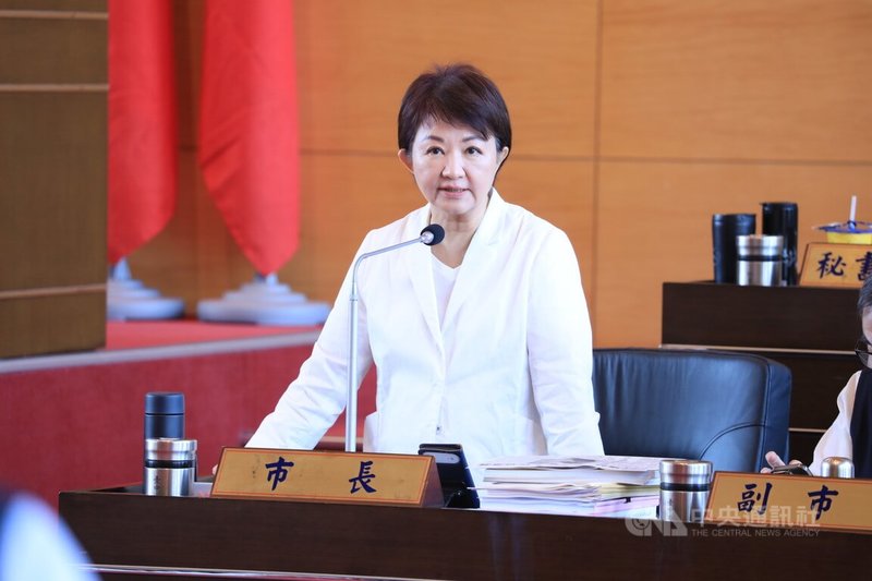 台中市長盧秀燕25日在台中市議會指出，為了台灣安全，必須提升防衛能力，這不是口號，也不是只有策略，最重要是要有武器，如果沒有武器，就沒辦法保護自己，現在全國不分朝野各黨，不管中央、地方都支持。中央社記者郝雪卿攝　115年3月25日