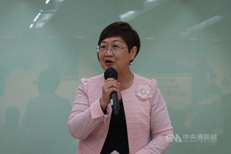 僑委會委員長徐佳青25日於媒體茶敘表示，僑委會業務轉型、擴大，期盼立法院支持年度預算。中央社記者楊堯茹攝 115年3月25日