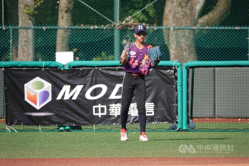 115年謝國城盃全國少棒錦標賽持續展開，台東縣紅葉國小25日與台北市福林國小交手，台東紅葉球員黃于安首局開轟，終場由紅葉國小順利搶勝、晉級4強。中央社記者謝靜雯攝　115年3月25日